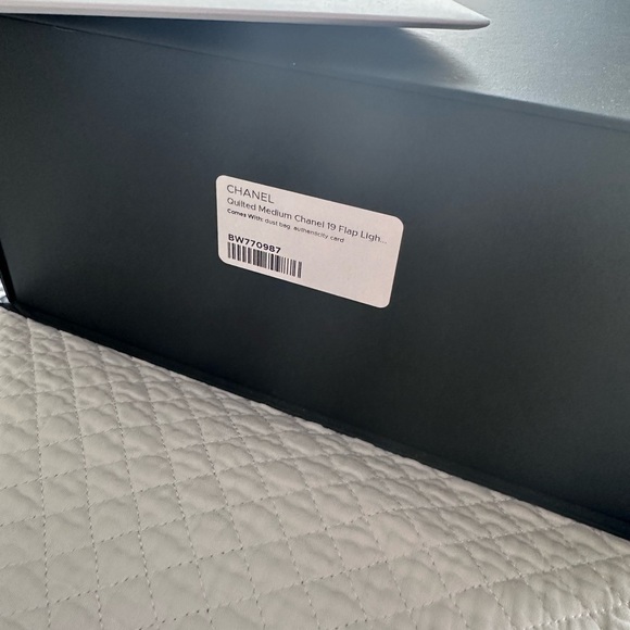 Chanel lambskin quilted medium 19 - Picture 7 of 10